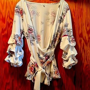 Casual wrap, XL, cream, floral print, great condition.
